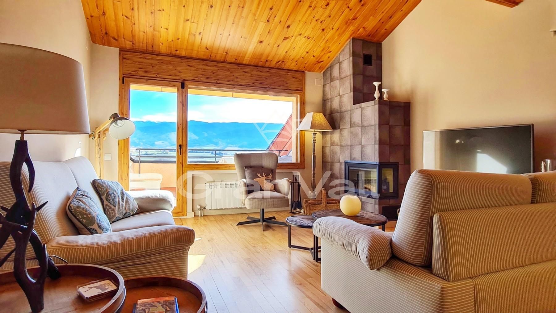 Sala de estar de Dúplex en venta en Puigcerdà con Calefacción, Jardín privado y Terraza