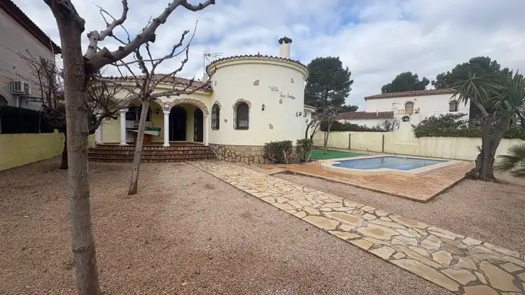 Chalet con piscina en venta en Miami Platja, imagen 4
