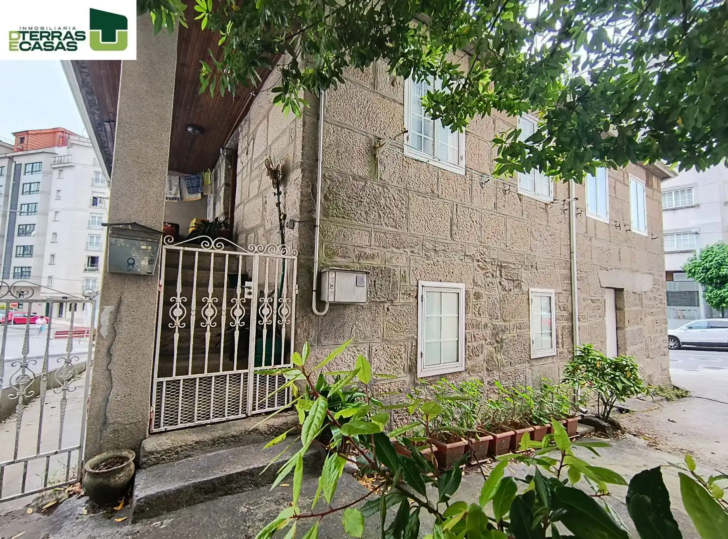 Vista exterior de Casa o xalet en venda en Pontevedra Capital  amb Terrassa, Traster i Moblat