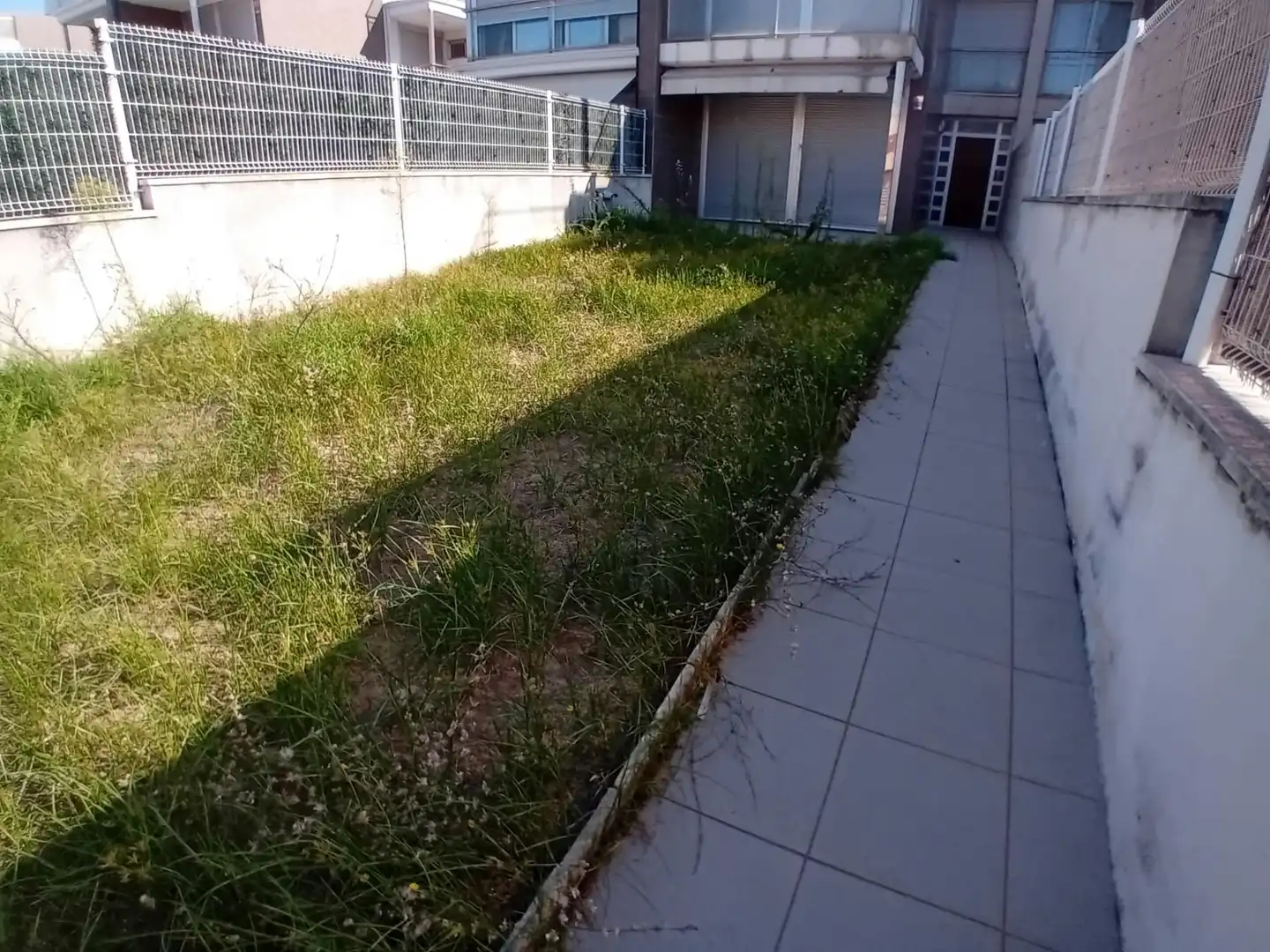 Adossat amb jardí en venda a Carrer Auguste Renoir 34, imagen 2