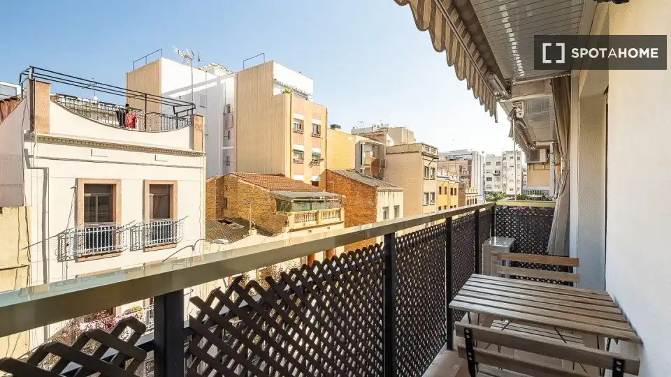 Terrassa de Pis per a compartir en L'Hospitalet de Llobregat amb Aire condicionat, Calefacció i Moblat