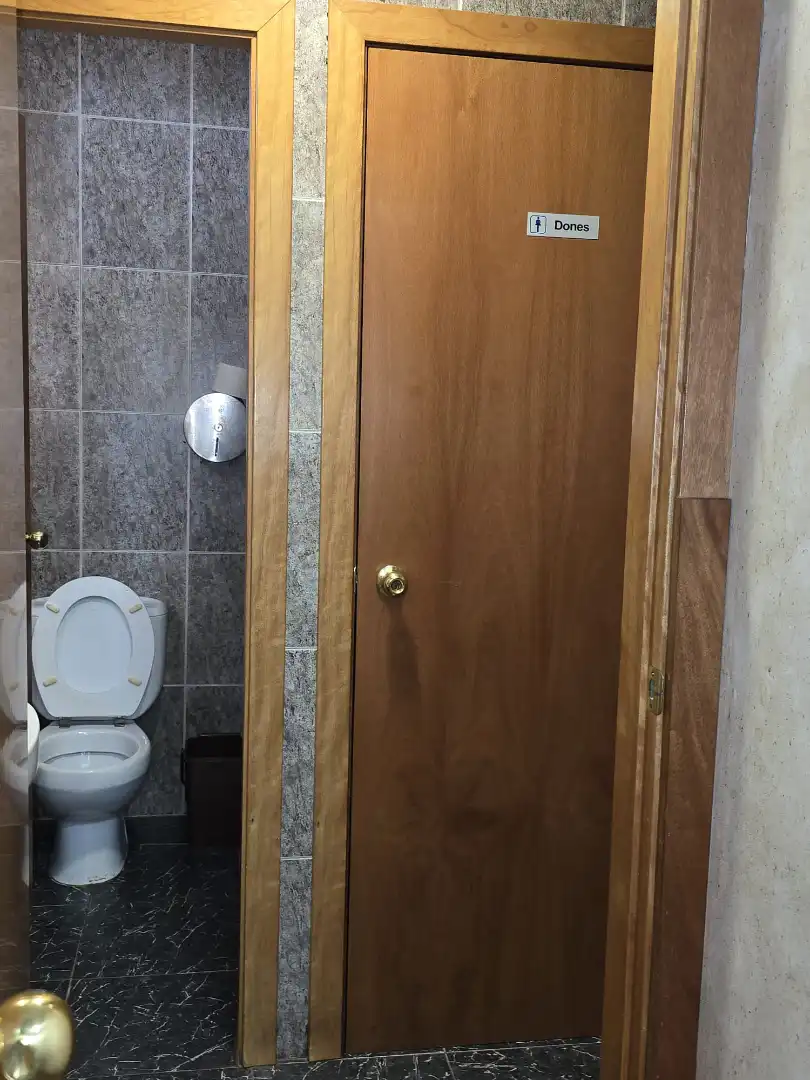 Business premises for transfer in Carrer Badalona 31, imagen 7
