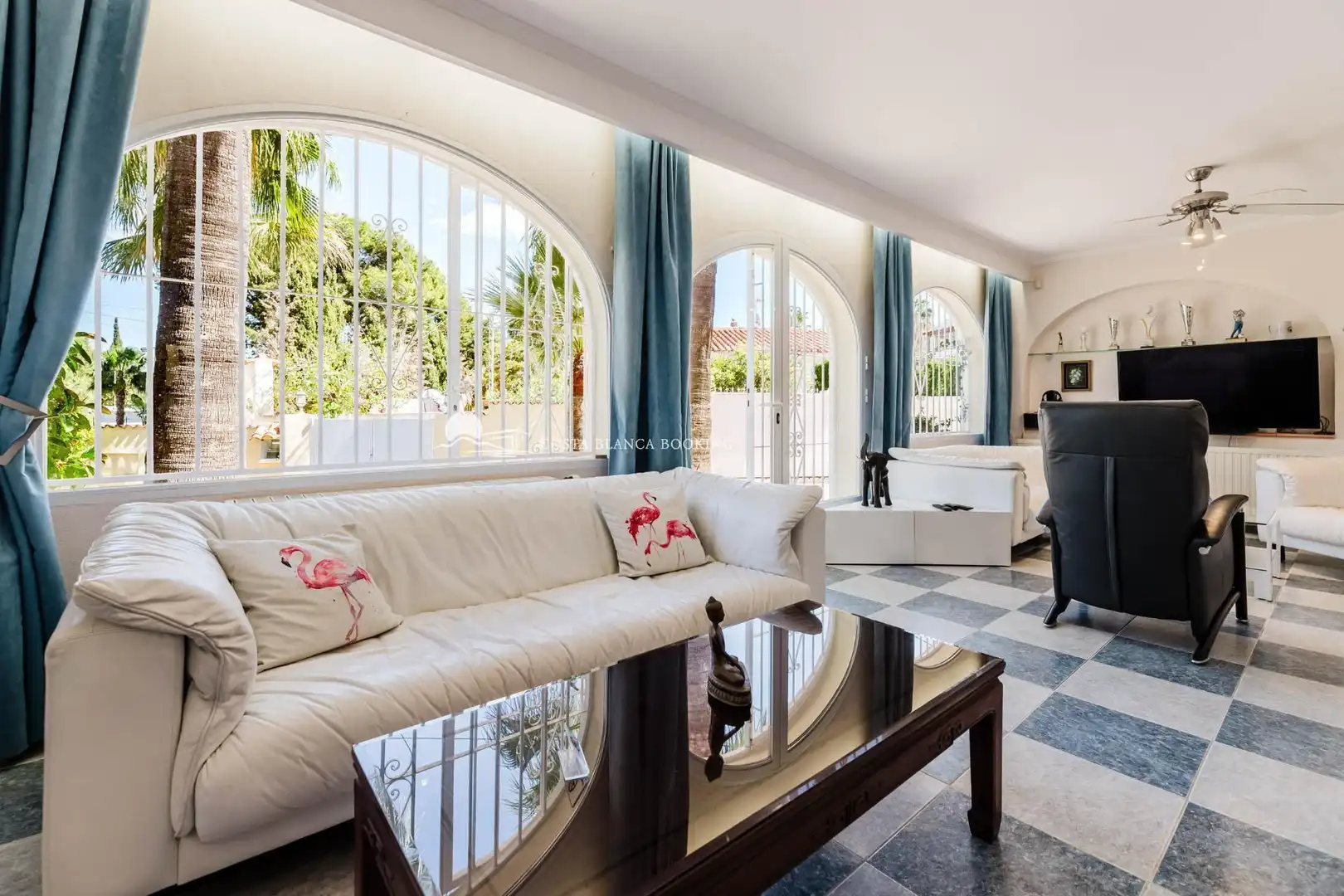 Sala d'estar de Casa o xalet en venda en L'Alfàs del Pi amb Aire condicionat, Calefacció i Jardí privat