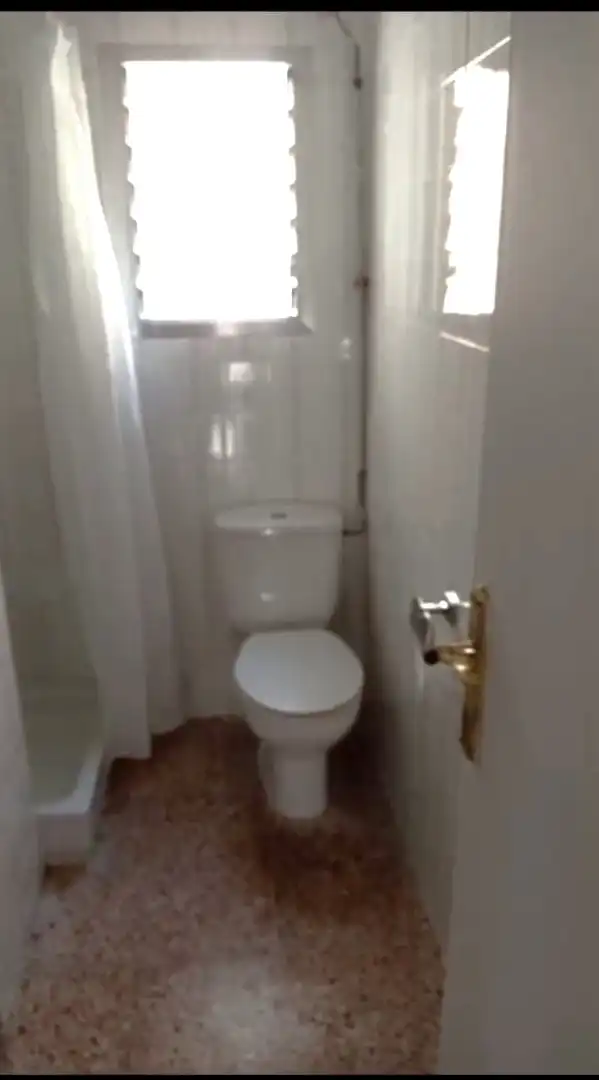 Badezimmer von Wohnung zur Miete in Valencia mit Möbliert, Ofen und Waschmaschine