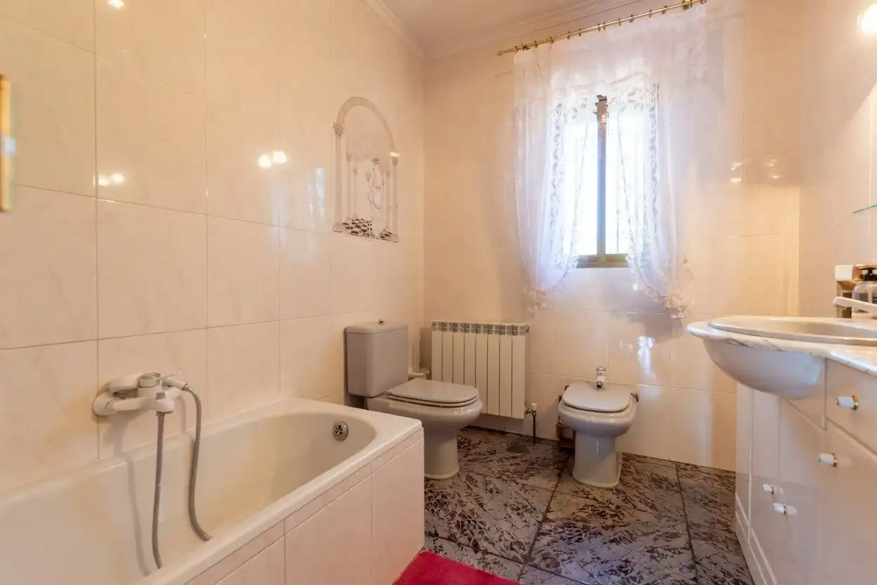 Baño de Casa o chalet en venta en Hontoba con Calefacción, Jardín privado y Terraza