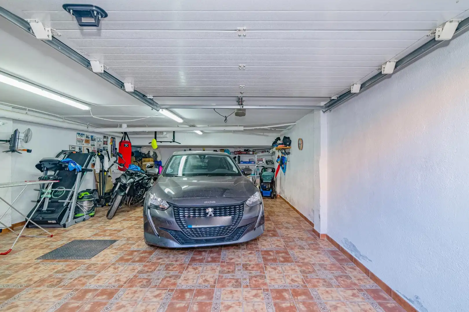 Parking of Detached homes for sale in Híjar