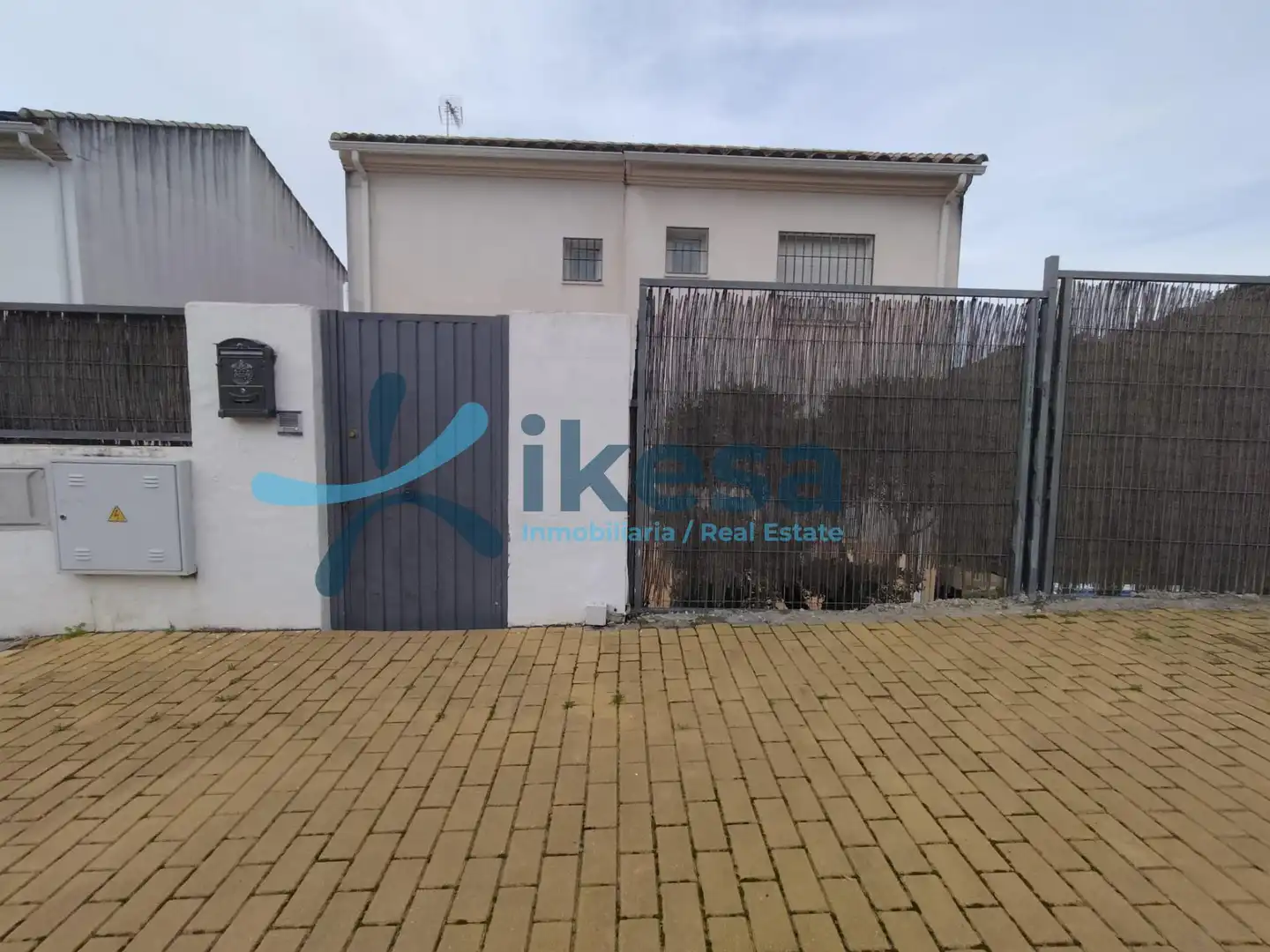Vista exterior de Casa o xalet en venda en  Córdoba Capital amb Terrassa i Piscina comunitària