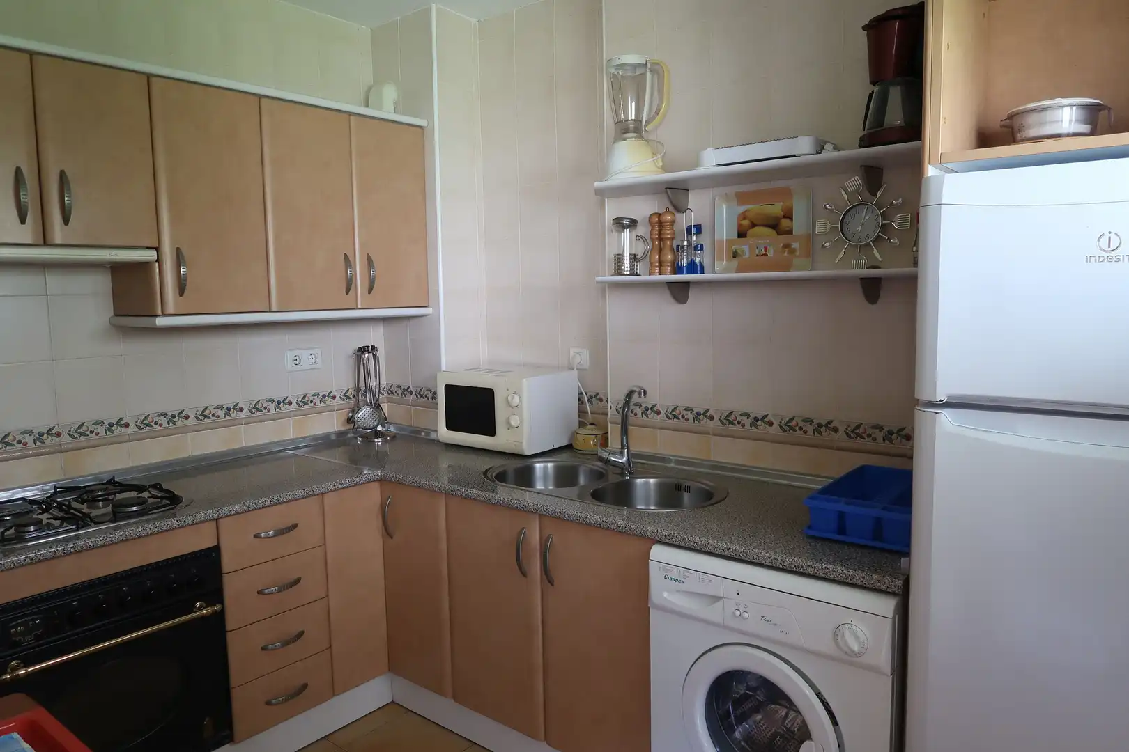 Cuina de Apartament de lloguer en Almuñécar amb Aire condicionat, Calefacció i Terrassa