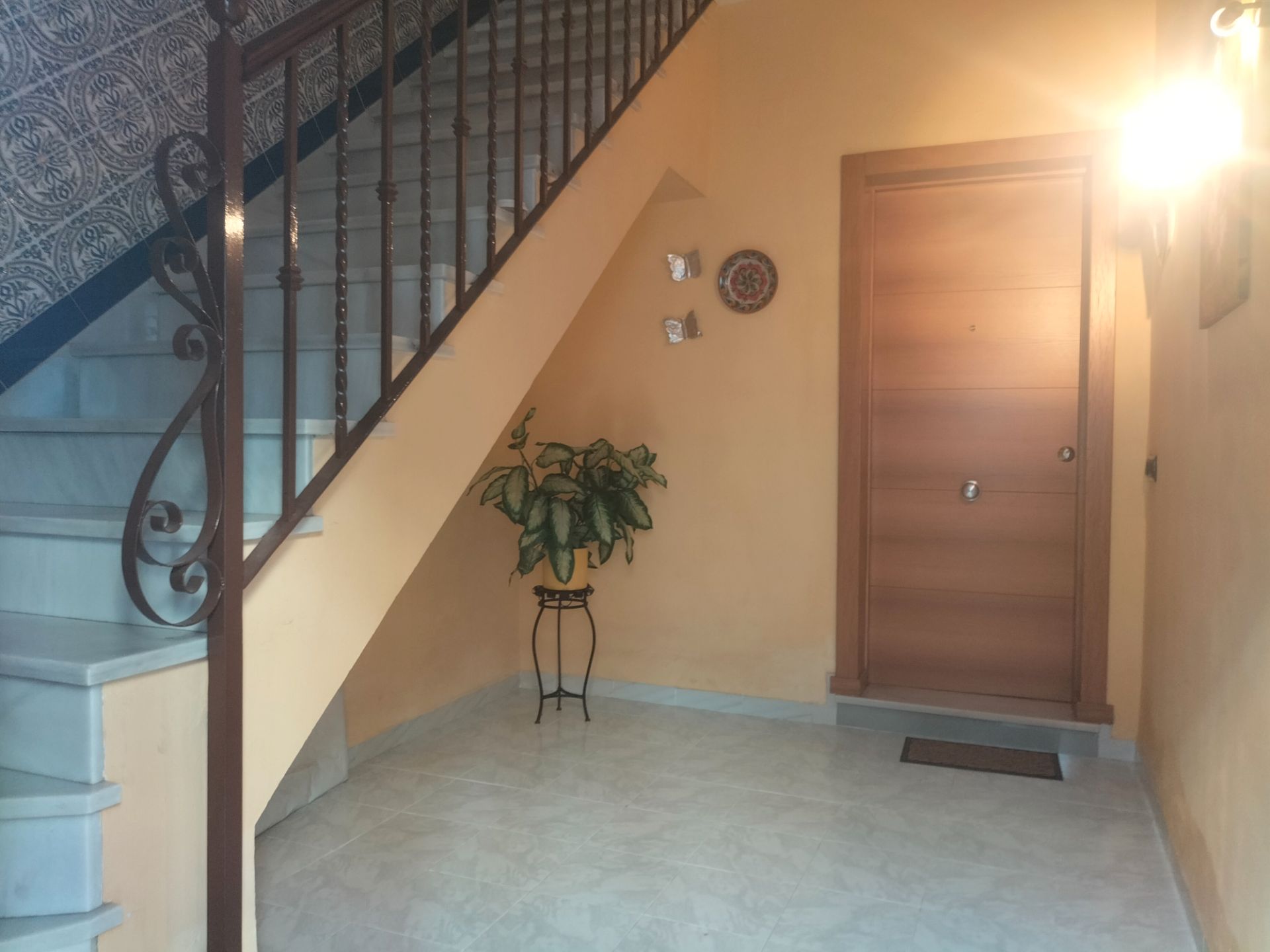 Casa adosada en venda en Albaida del Aljarafe amb Aire condicionat