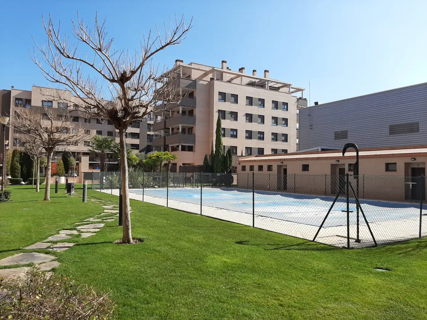 Piscina de Piso de alquiler en Alcalá de Henares con Aire acondicionado, Calefacción y Jardín privado