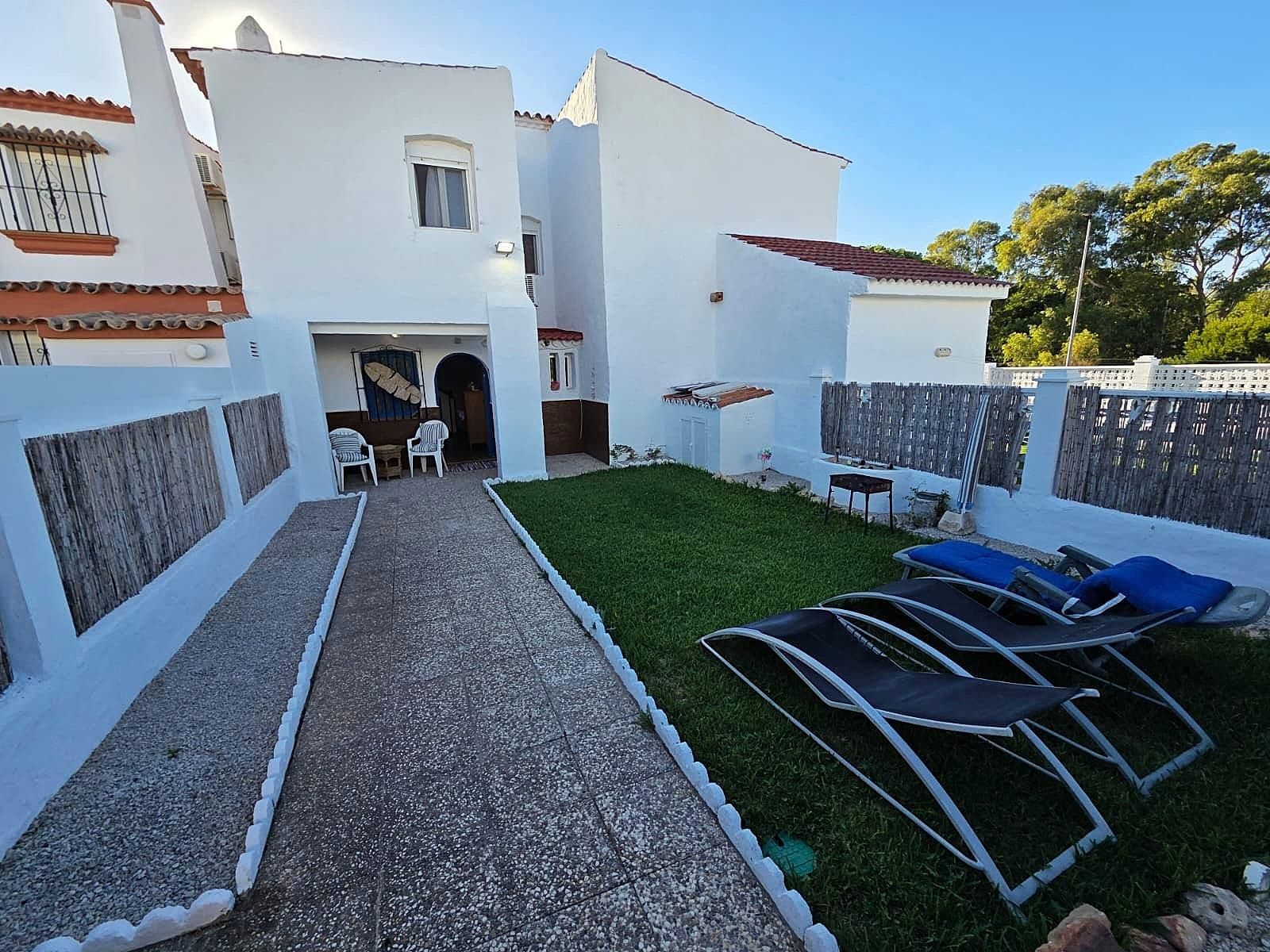 Jardí de Casa adosada en venda en Chiclana de la Frontera amb Jardí privat, Traster i Piscina comunitària