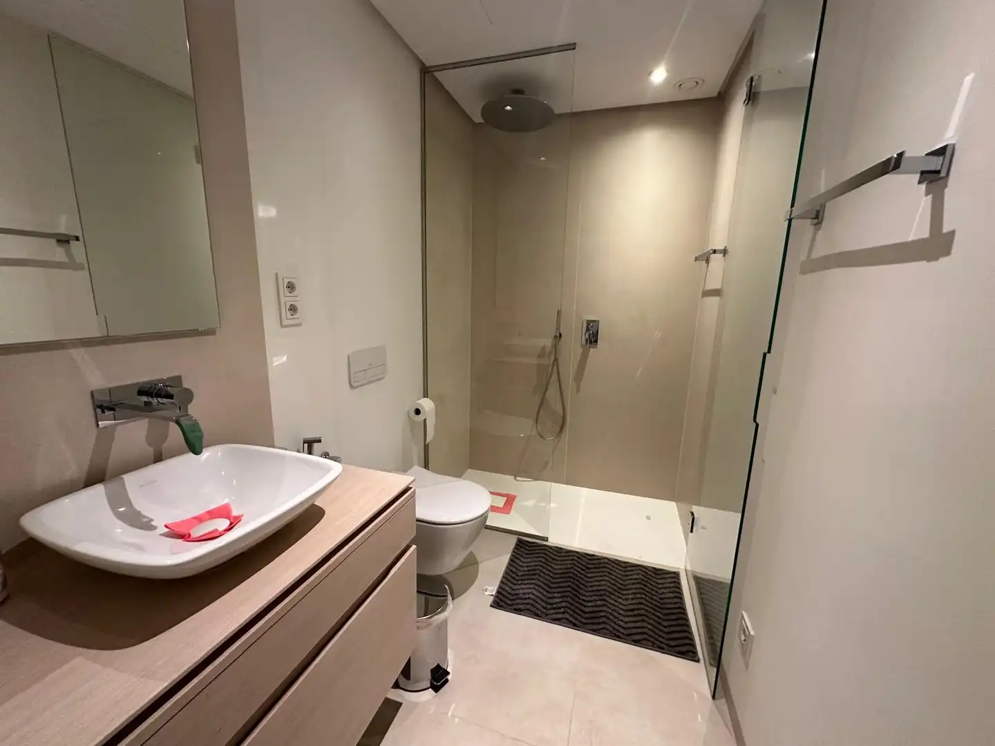 Baño de Apartamento de alquiler en Marbella con Aire acondicionado, Terraza y Piscina