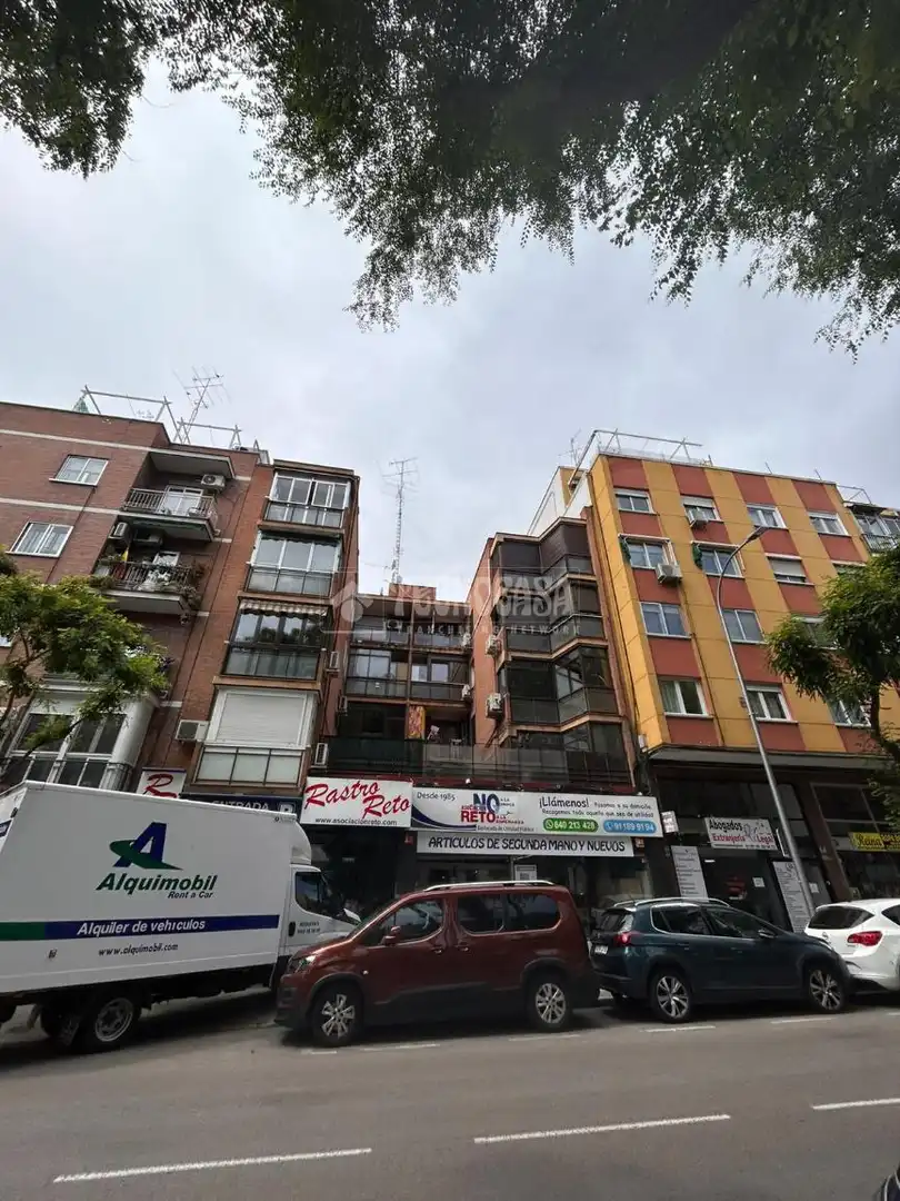 Vista exterior de Piso en venta en Madrid con Calefacción y Terraza