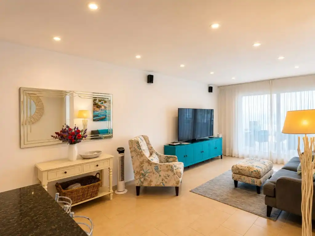 Wohnzimmer von Wohnung zur Miete in Calvià mit Klimaanlage, Privatgarten und Terrasse