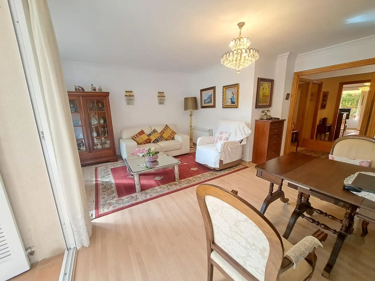 Wohnzimmer von Erdgeschoss zum Verkauf in Calvià mit Privatgarten, Parkett und Terrasse