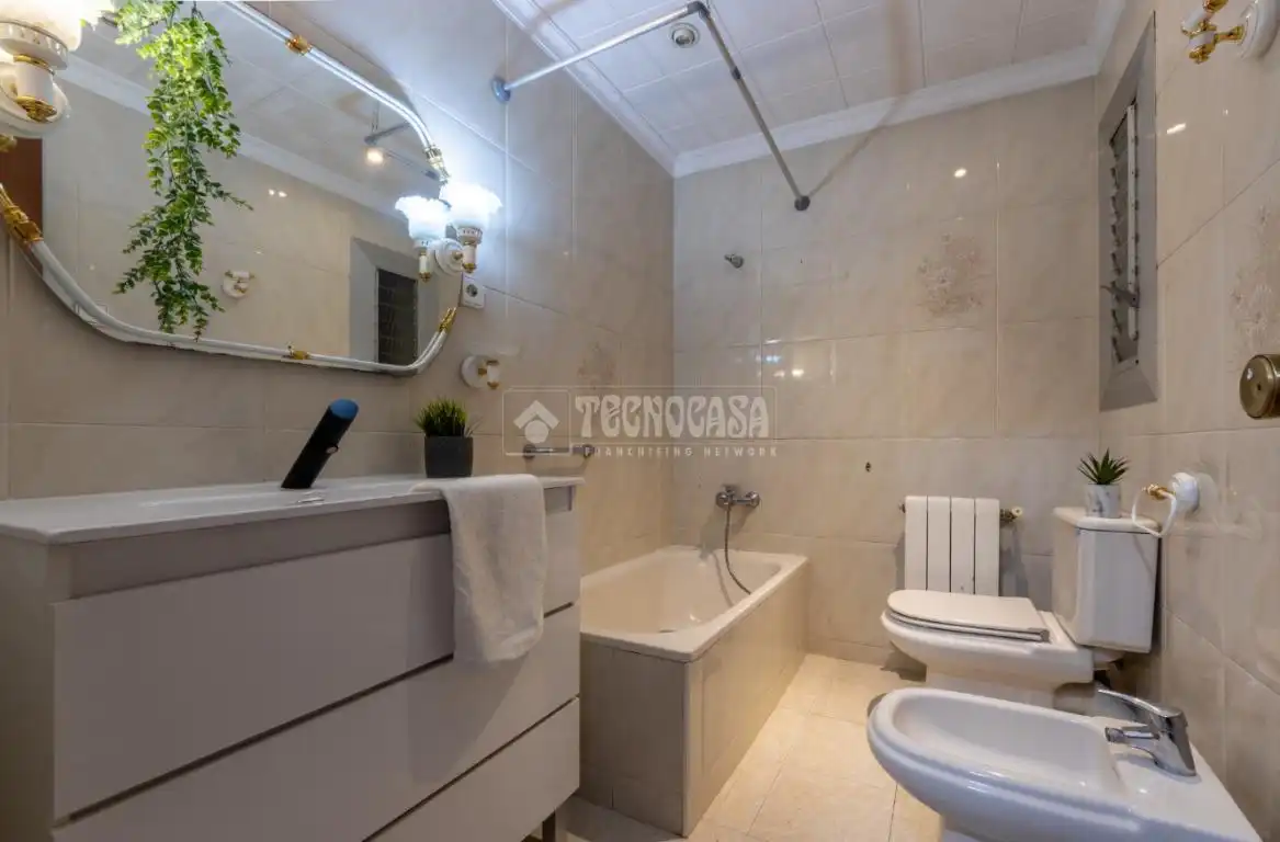 Bathroom of Flat for sale in Tarragona  with Heating and Parquet flooring