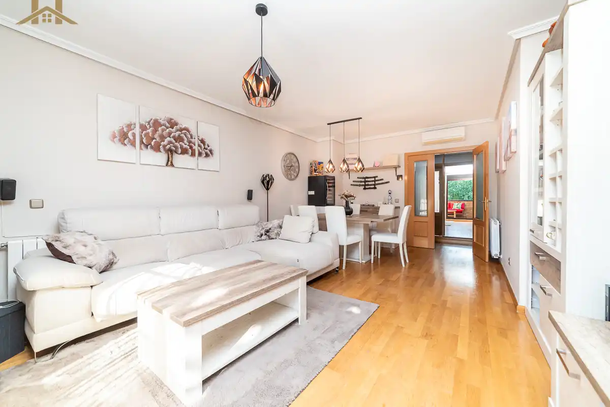 Living room of Flat for sale in Navalcarnero  with Air Conditioner, Heating and Parquet flooring