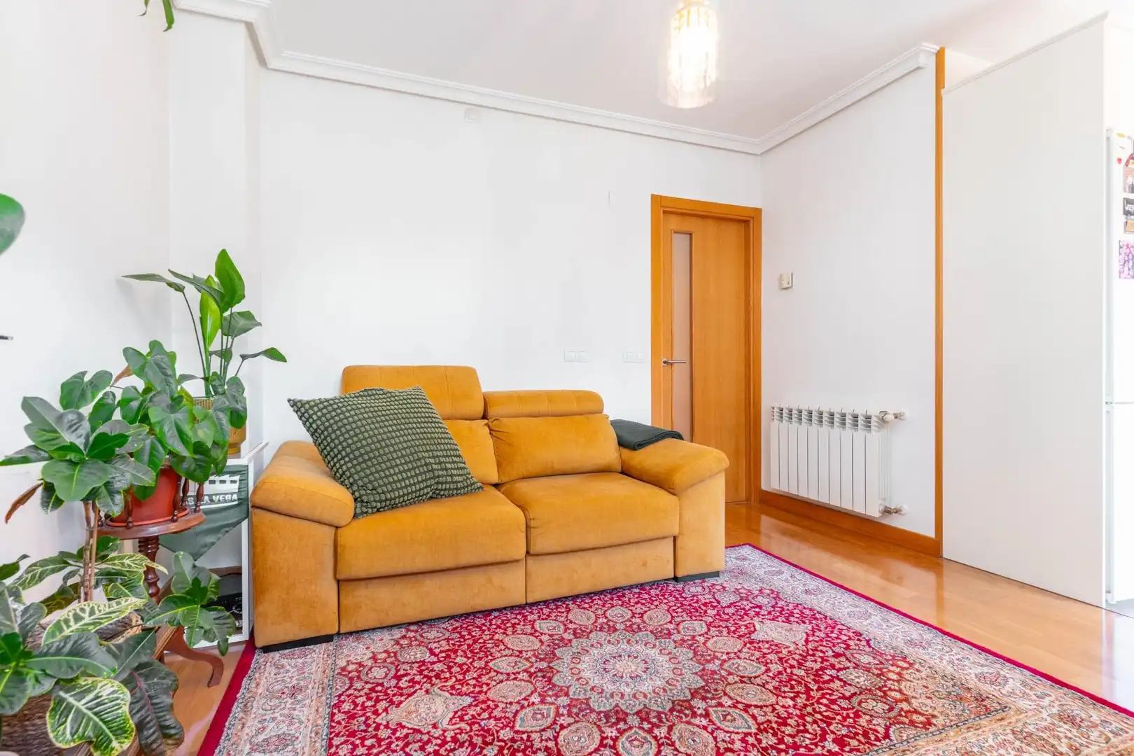 Sala d'estar de Pis en venda en Oviedo  amb Calefacció, Moblat i Balcó