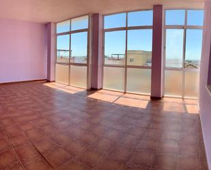 Sala d'estar de Dúplex en venda en Burguillos amb Terrassa
