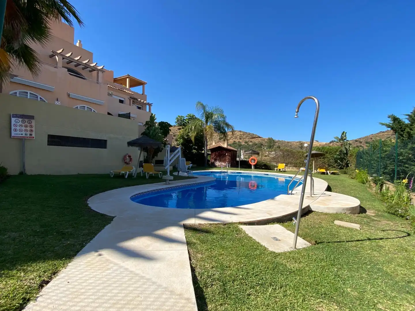 Piscina de Piso en venta en Mijas con Aire acondicionado, Terraza y Piscina comunitaria