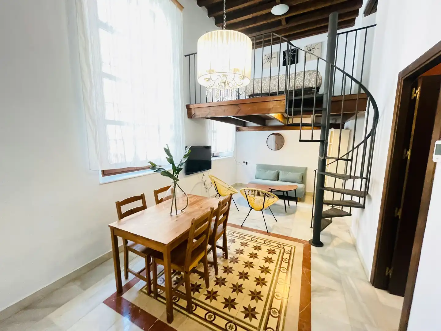 Sala d'estar de Dúplex de lloguer en Málaga amb Aire condicionat, Calefacció i Moblat