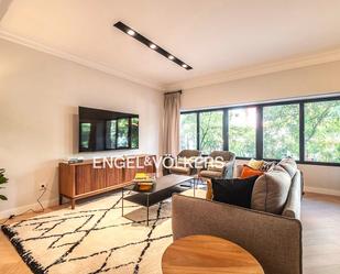 Sala d'estar de Apartament en venda en  Madrid Capital amb Aire condicionat, Calefacció i Parquet