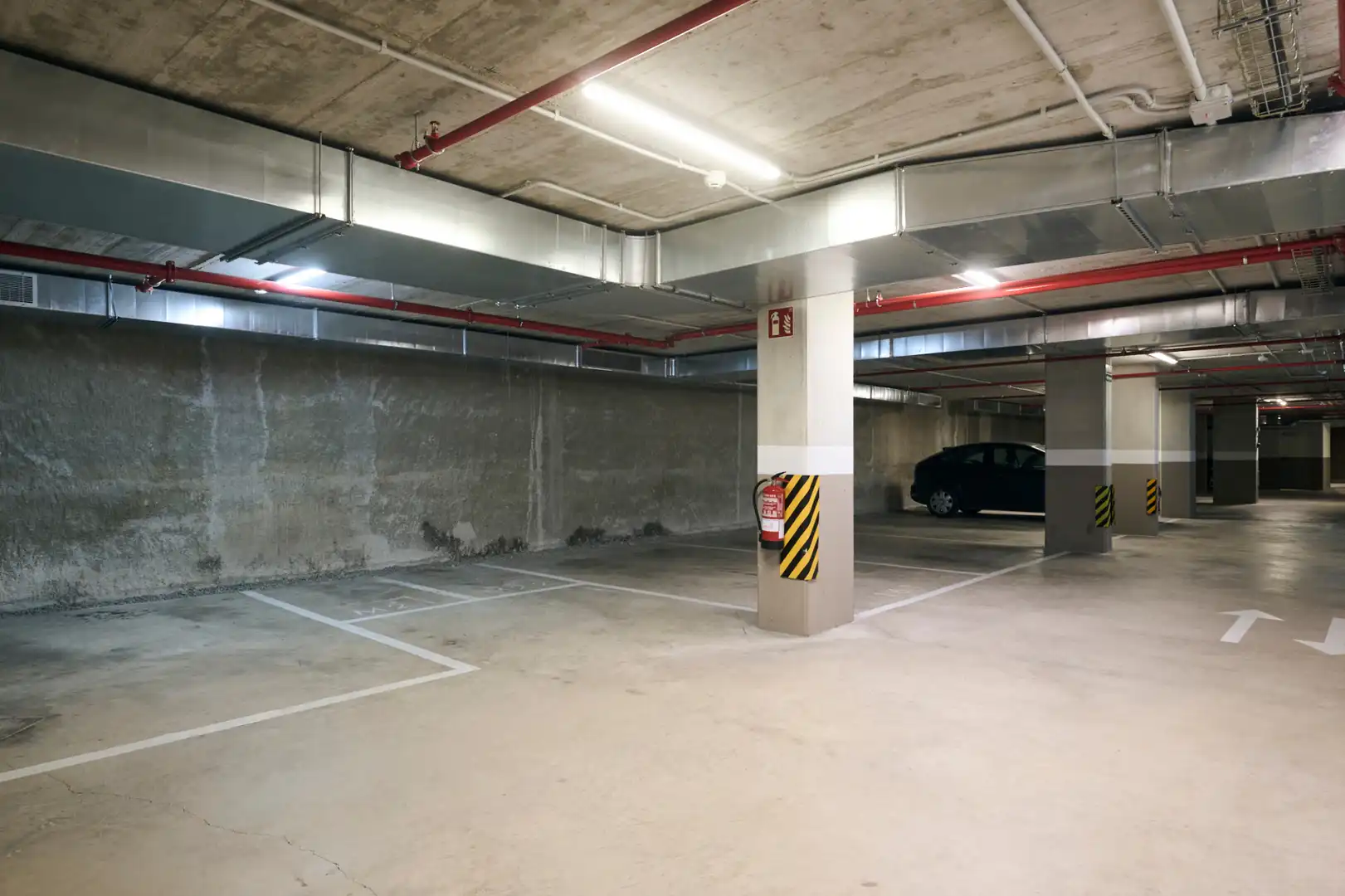 Aparcament de Pis en venda en L'Hospitalet de Llobregat amb Aire condicionat, Calefacció i Parquet