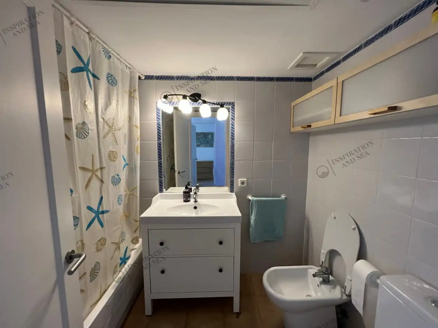 Badezimmer von Dachboden zur Miete in Santa Eulària des Riu mit Klimaanlage, Heizung und Terrasse