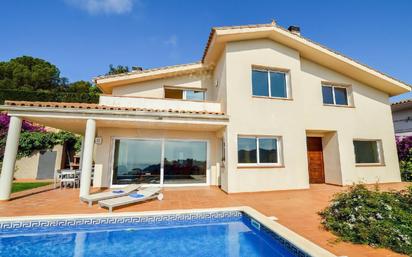 Vista exterior de Casa o xalet en venda en Tossa de Mar amb Calefacció, Jardí privat i Terrassa