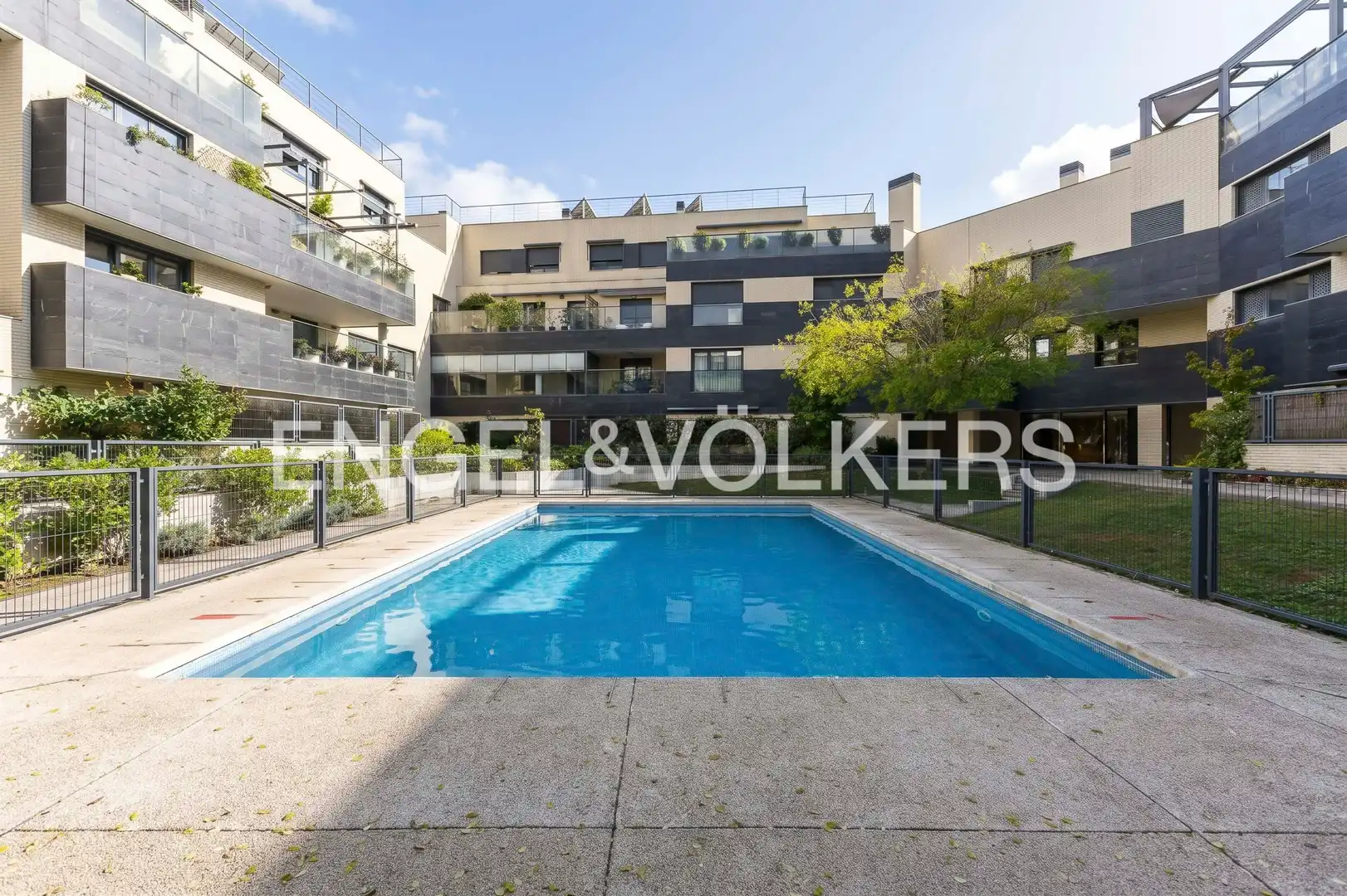 Piscina de Piso en venta en Barajas