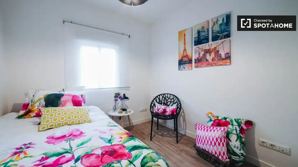 Bedroom of Flat for share in Madrid  with Air Conditioner, Heating and Terrace