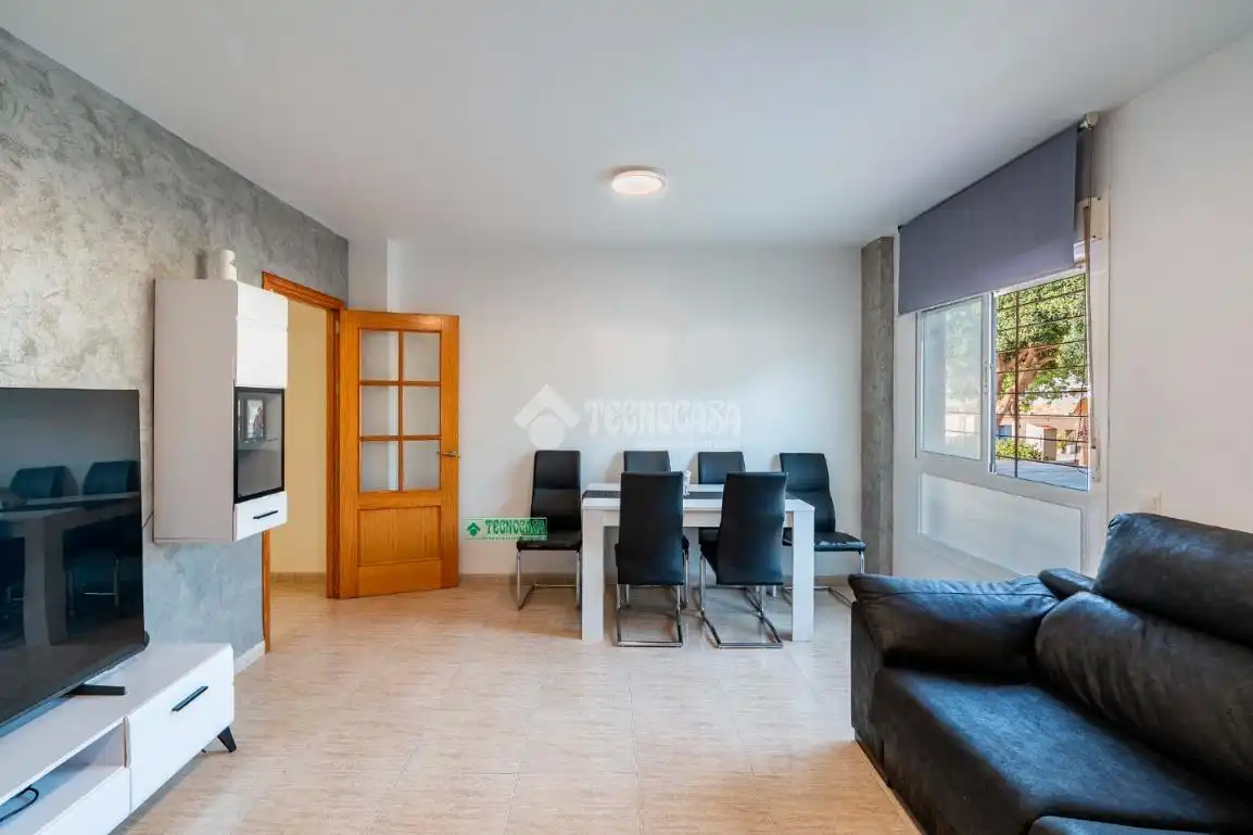 Sala d'estar de Pis en venda en Roquetas de Mar amb Aire condicionat i Terrassa