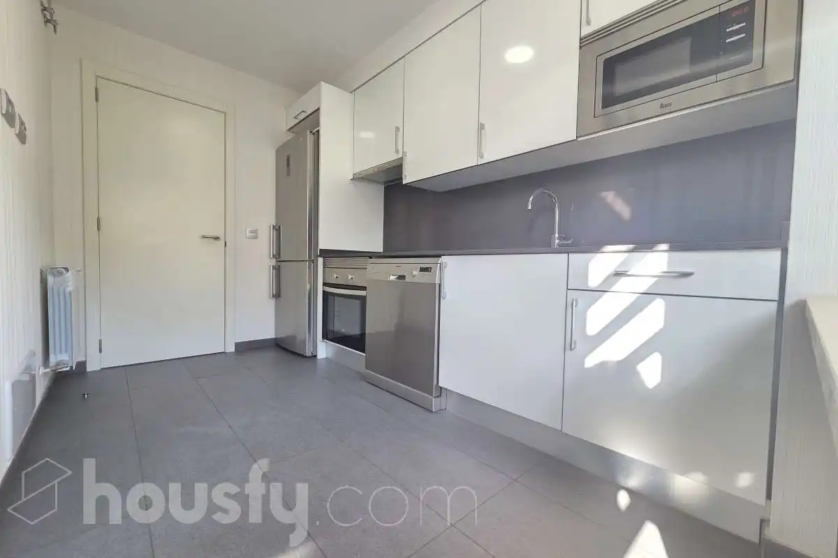 Kitchen of Flat for rent in Madrid  with Air Conditioner, Heating and Storage room