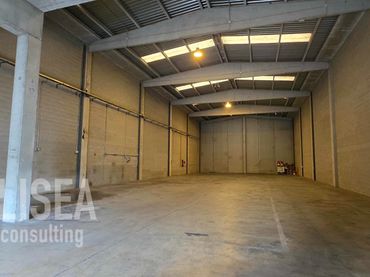 Industrial building to rent in Carrer del Pintor Fortuny 24