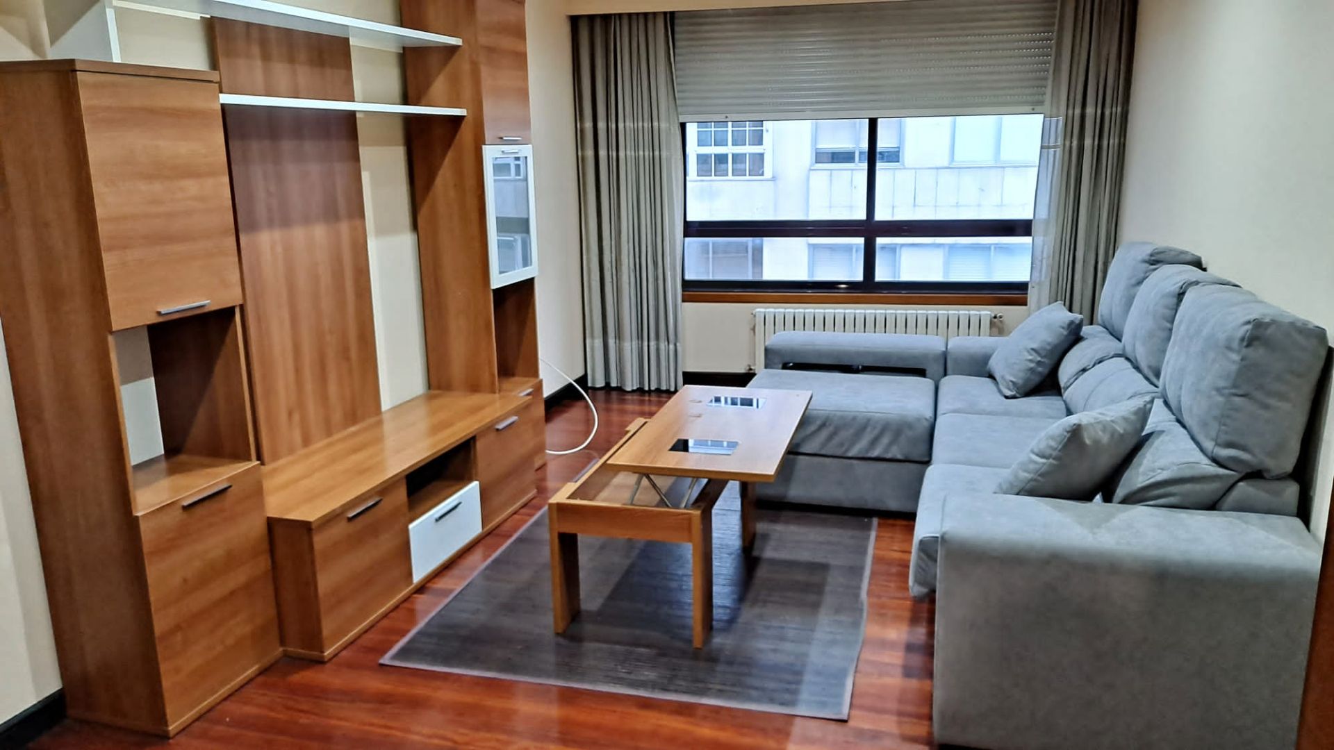 Sala d'estar de Apartament de lloguer en Ourense Capital  amb Calefacció, Parquet i Moblat