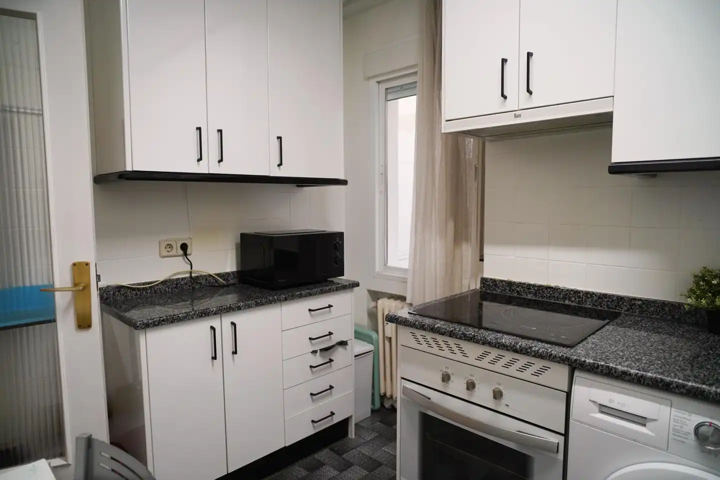 Cocina de Piso para compartir en Madrid con Aire acondicionado, Calefacción y Terraza