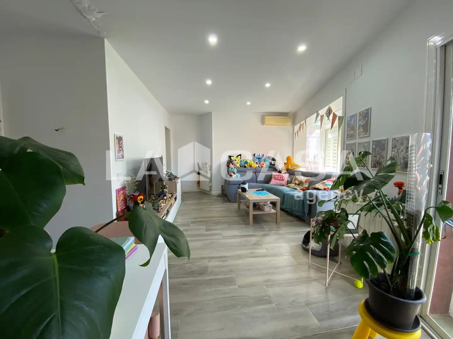 Sala d'estar de Dúplex en venda en Santa Coloma de Gramenet amb Calefacció, Terrassa i Balcó