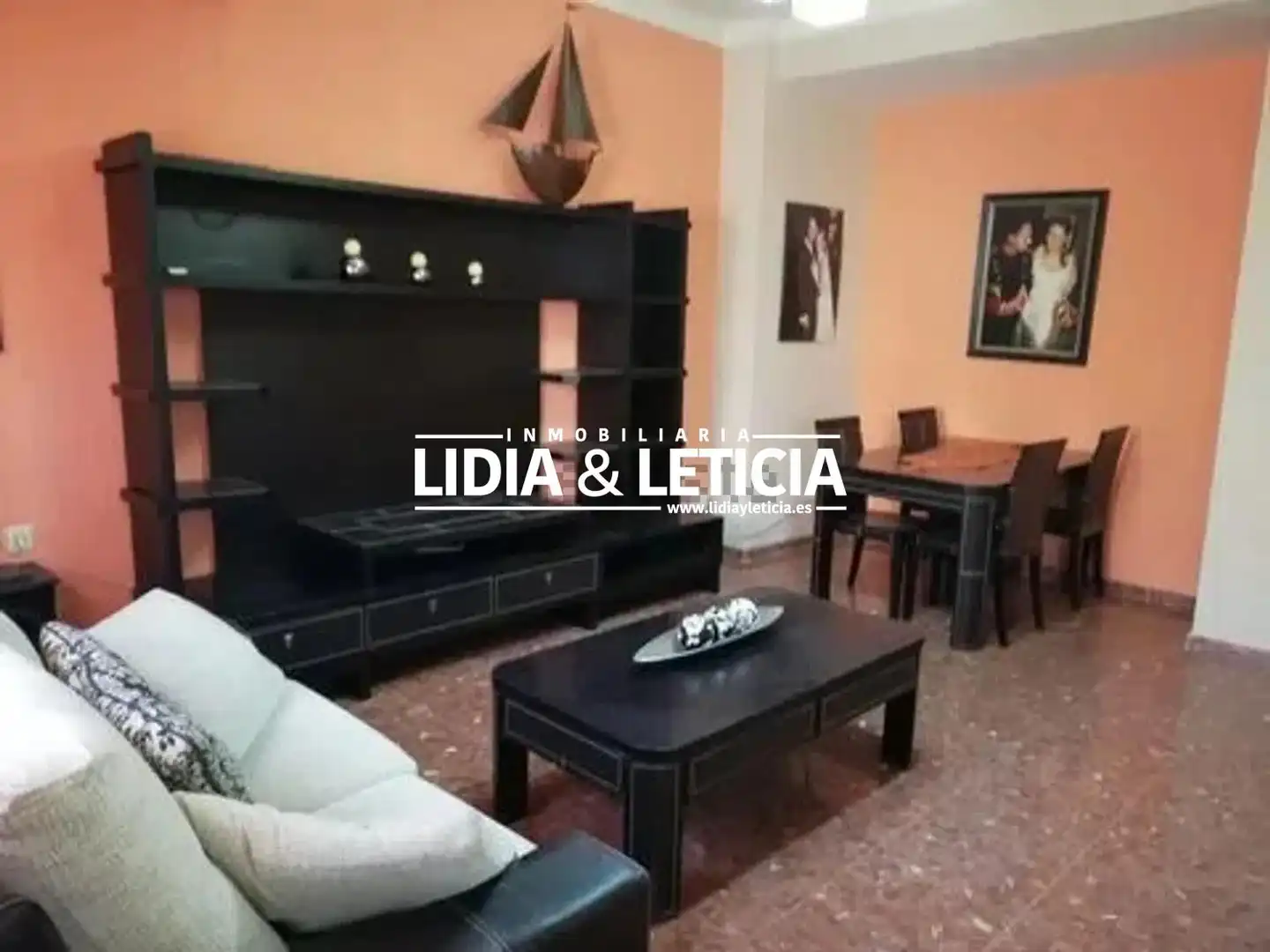 Sala d'estar de Casa o xalet en venda en Alcalá de Guadaira