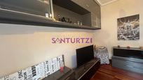Sala d'estar de Pis en venda en Santurtzi  amb Parquet i Moblat
