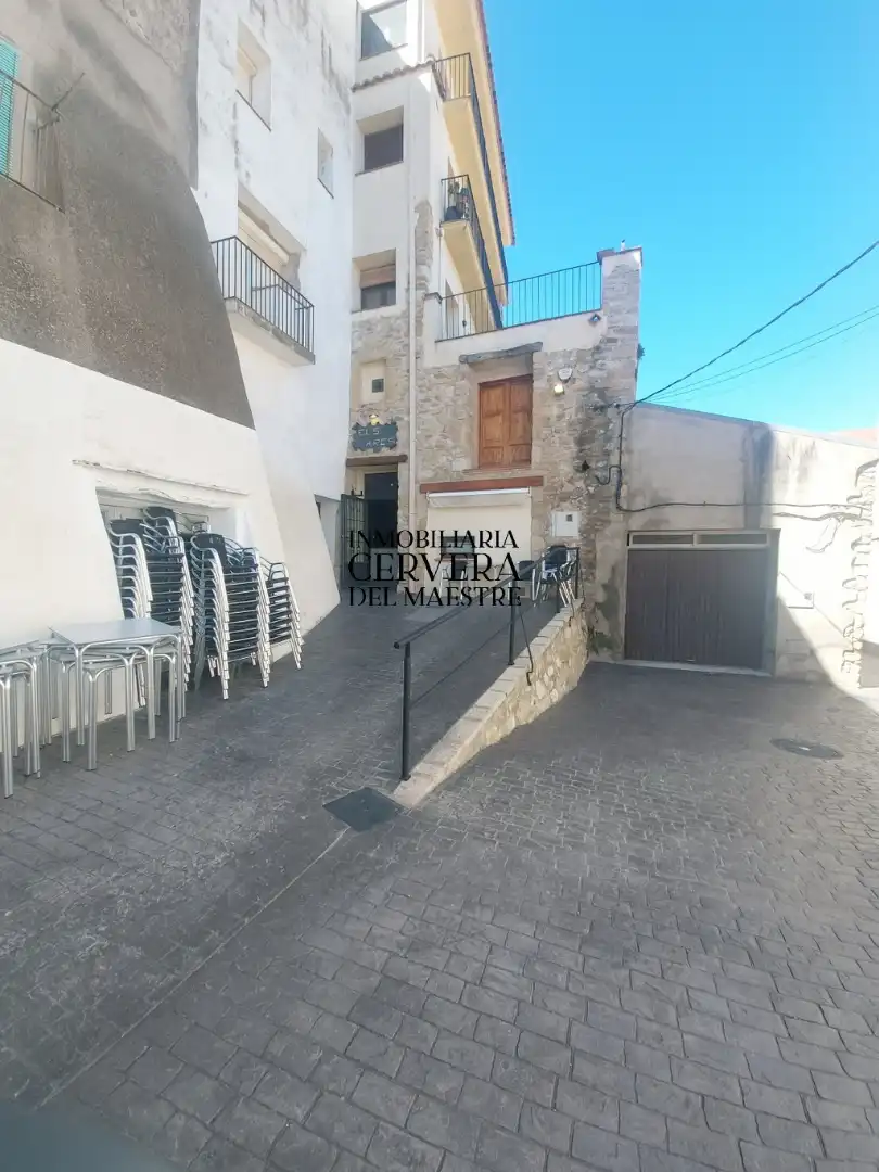 Vista exterior de Local en venta en Cervera del Maestre
