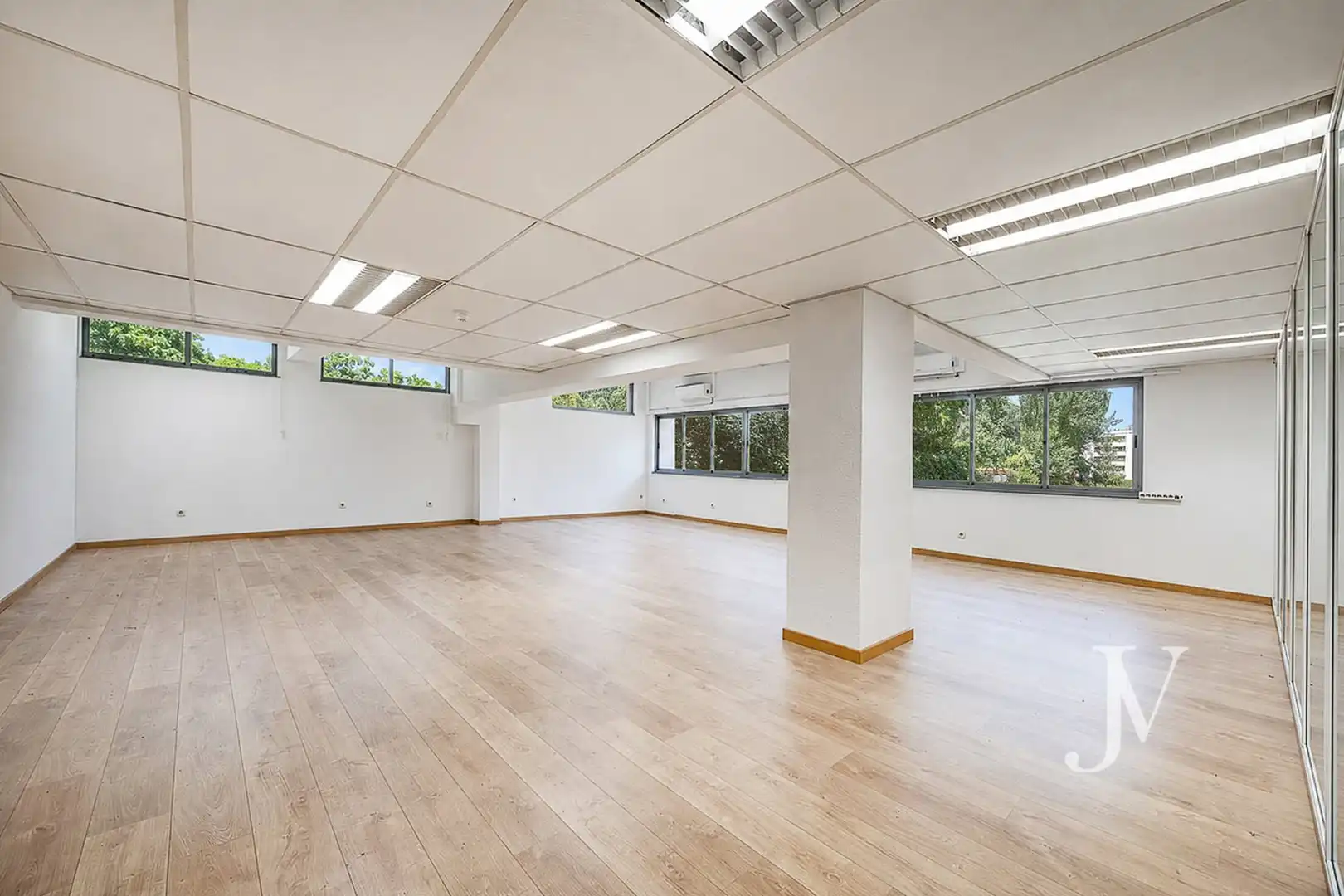 Office for sale in Madrid  with Air Conditioner, Heating and Internet