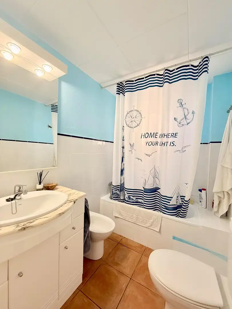 Baño de Piso en venta en Cunit con Terraza y Balcón