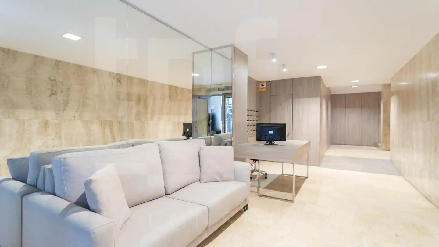 Office space with lift to rent in Del Poeta Querol, imagen 3