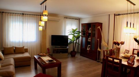 Chalet independiente con gran saloacuten comedor, cuatro dormitorios, cocina independiente con galeriacutea, terraza 20 m2, ampnbs, imatge 3