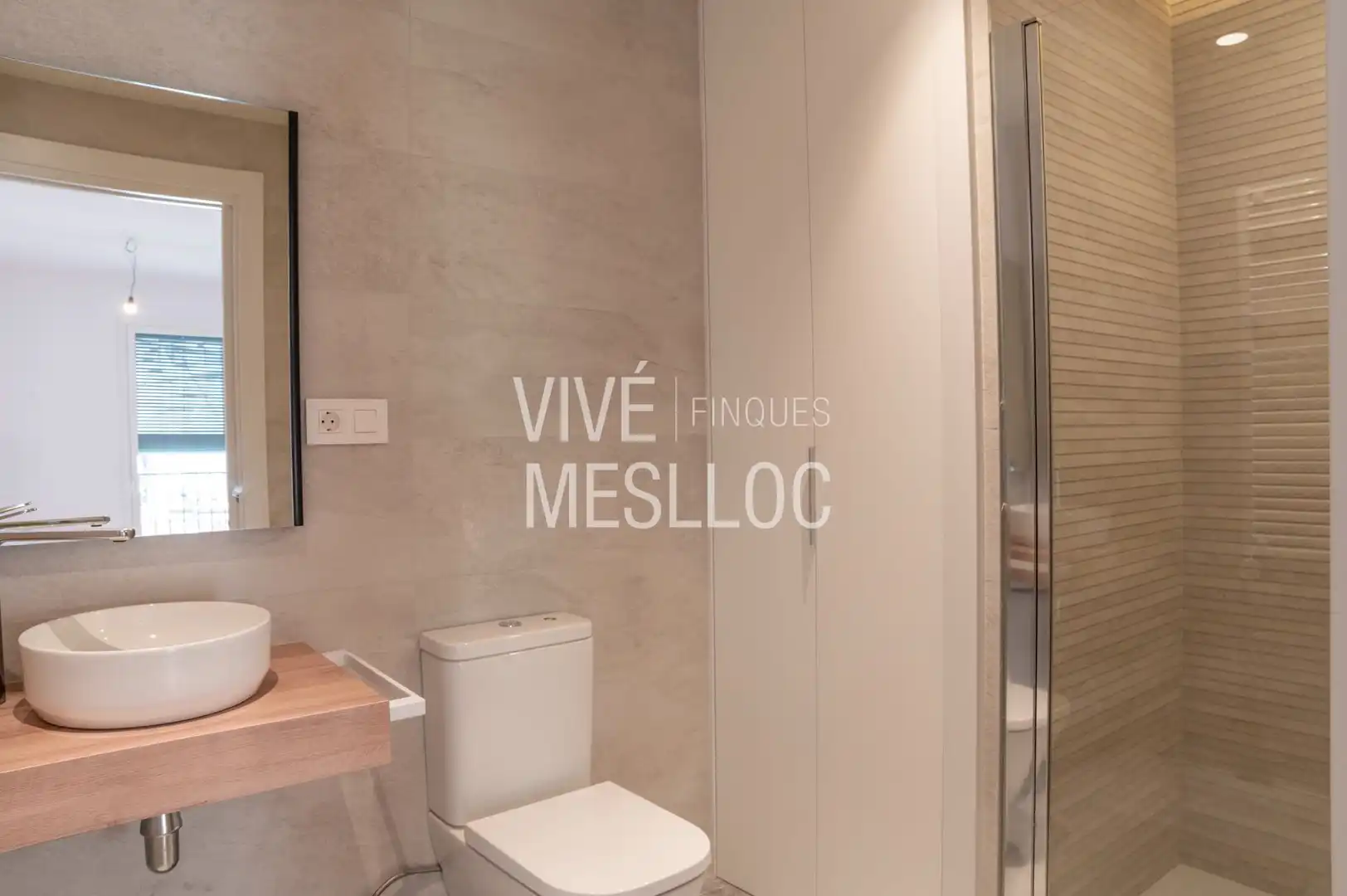 Bathroom of Flat for sale in El Masnou  with Air Conditioner and Heating