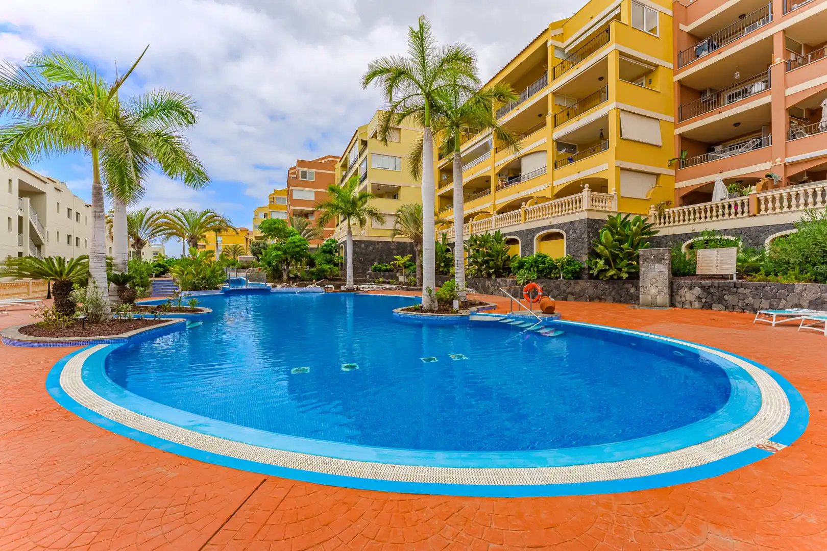 Piscina de Piso en venta en Arona con Terraza, Amueblado y Horno