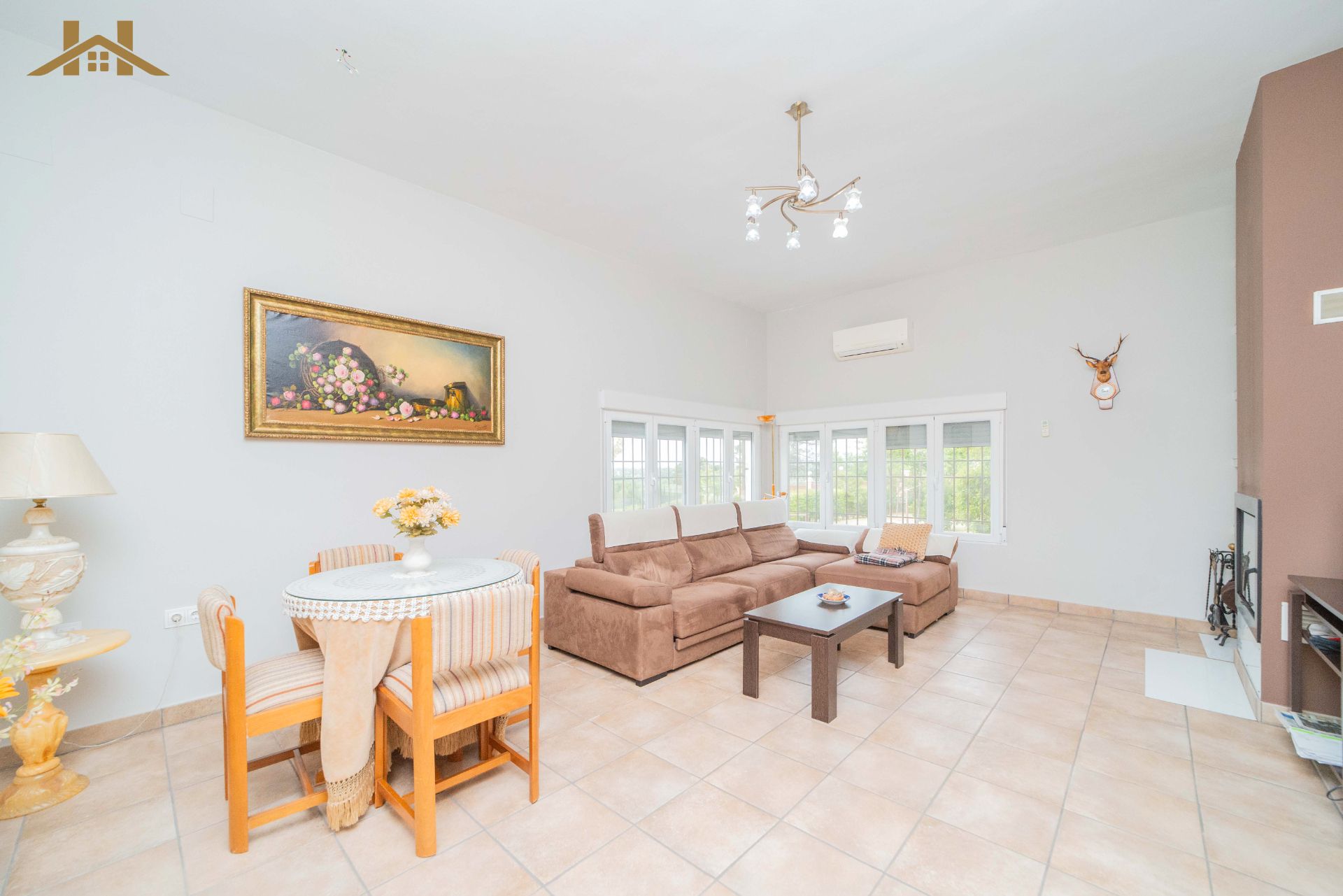 Sala d'estar de Casa o xalet en venda en Aldea del Fresno amb Aire condicionat, Calefacció i Jardí privat