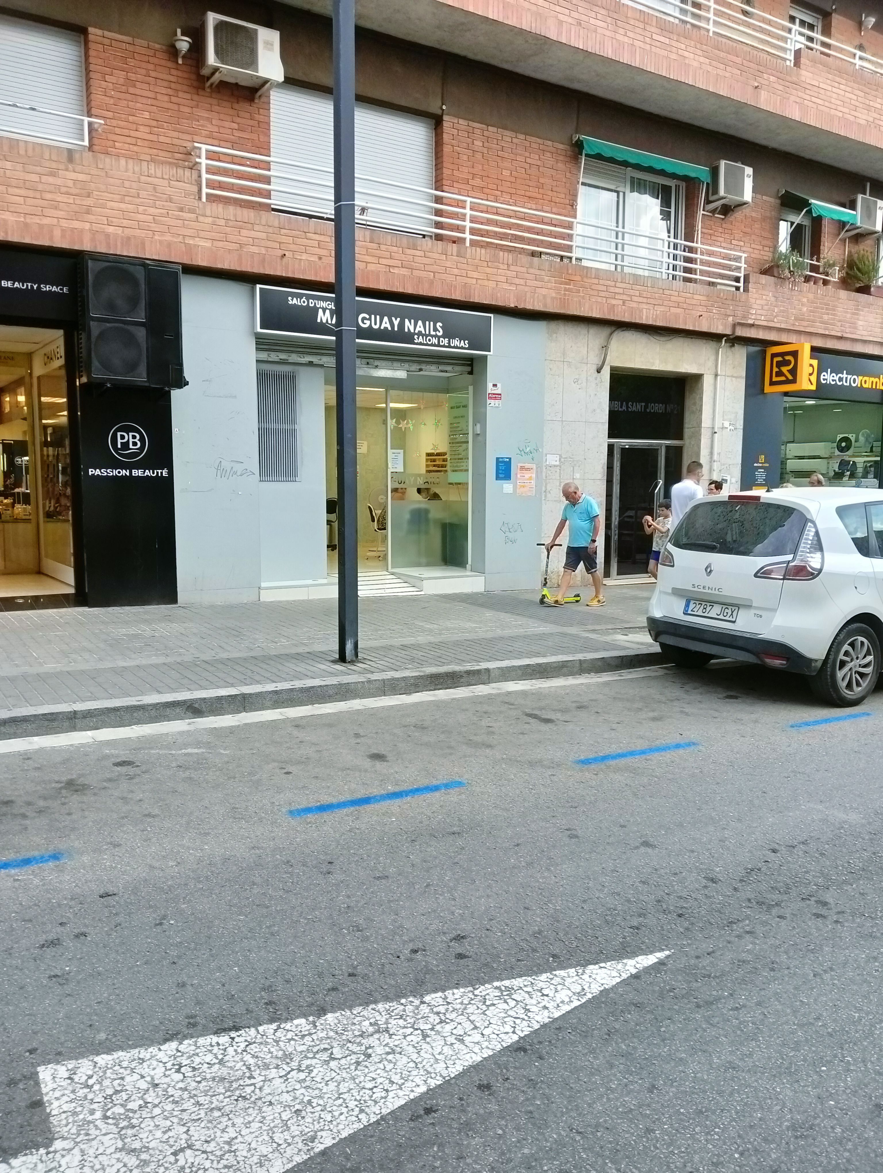 Vista exterior de Local de lloguer en Ripollet amb Aire condicionat, Calefacció i Parquet