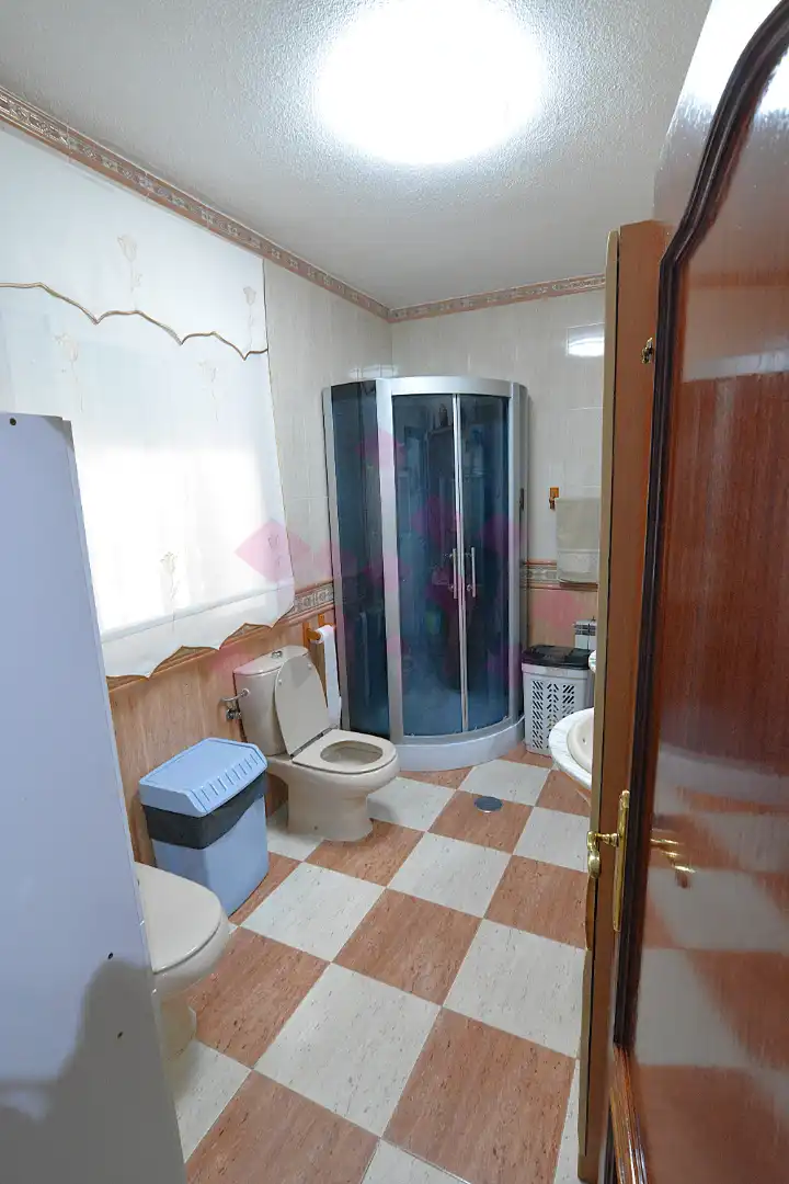 Bany de Casa o xalet en venda en Ciudad Real amb Aire condicionat, Calefacció i Jardí privat