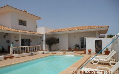 Vista exterior de Finca rústica en venda en Puerto del Rosario amb Piscina